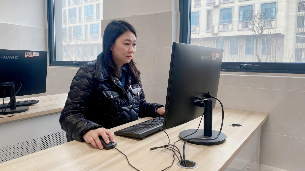 吴兰兰老师认真备赛中